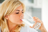 Uống nhiều nước có giảm cân nhanh hay không? Đây là cách uống nước tai hại khiến thận bị huỷ hoại từng ngày