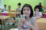Hàng ngàn trẻ em Hà Nội đón niềm vui uống sữa đến từ Vinamilk và quỹ sữa vươn cao Việt Nam