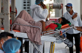 Nhiễm bệnh 'sốt lạ', hàng chục người Ấn Độ qua đời trong 1 tuần: Lý do khiến dịch lây lan đáng báo động