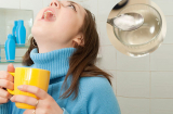 7 lợi ích bất ngờ khi súc miệng nước muối thường xuyên