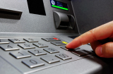 Rút tiền tại máy ATM không may bị nuốt thẻ: 3 bước cần làm để lấy lại thẻ nhanh chóng