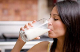 Sữa giàu canxi nhưng 7 đối tượng này không nên uống vì khó hấp thu, lại nhiễm độc cho sức khỏe
