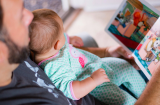 Đọc sách cho trẻ trước khi đi ngủ giúp con 6 bước phát triển vượt trội, mẹ nào không biết tiếc hùi hụi