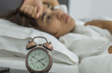 Nhiều F0 bị chứng mất ngủ 'hành hạ', trằn trọc cả đêm: Chuyên gia chỉ rõ nguyên nhân và cách điều trị