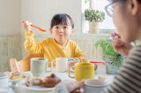 Ăn sáng đúng giờ có tác dụng gì cho sức khỏe của trẻ?