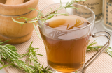 Pha trà mật ong cùng một nhánh hương thảo bạn sẽ có một thức uống cực tốt cho sức khỏe