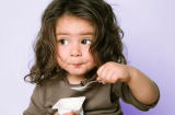 Cho trẻ ăn sữa chua để tăng cường tiêu hóa là đúng hay sai?