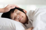 Trẻ đi ngủ sớm và muộn có sự khác biệt khi lớn lên: Không chỉ thấp còi mà còn giảm IQ đáng kể