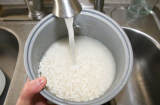 Nấu cơm nên vo gạo bao nhiêu lần? Biết mẹo này cơm mềm và thơm hơn hẳn