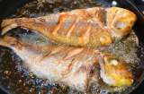 5 mẹo cực dễ giúp bạn rán cá không sát chảo, cá vàng giòn, cả nhà đều mê tít