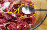 Ướp thịt bò đừng vội cho muối: Đầu bếp làm cách này thịt mới mềm ngon, đậm vị mà không hôi