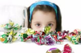 Sự khác biệt giữa trẻ ăn đồ ngọt và không ăn đồ ngọt: Ảnh hưởng sức khỏe và tâm lý