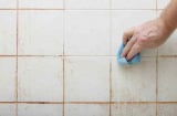 Gạch nhà tắm thường xuyên mốc bẩn, ố vàng:  Chỉ bạn 5 mẹo rẻ tiền giúp gạch nhà tắm sạch bóng