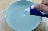 Hòa kem đánh răng với nước vo gạo: Mẹo hay giúp giải quyết tất tần tật các vấn đề trong nhà