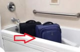 Vì sao khi nhận phòng khách sạn người thông minh đặt ngay vali vào phòng tắm?