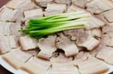 Luộc thịt cho muối và nước lã vẫn sai: Làm theo cách này thịt trắng tinh, không khô, hương vị cực hấp dẫn