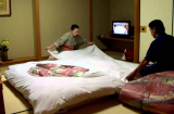 Vì sao cặp vợ chồng ở Nhật Bản không ngủ cùng nhau? Thì ra họ 'lén' làm điều này