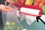 Vì sao nhân viên siêu thị luôn để cuộn túi bóng trắng miễn phí ở đầu sạp hàng?