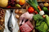 Phụ nữ sau 40 ăn gì để da căng bóng, chậm lão hóa?