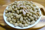 Luộc lạc đừng cho muối, thêm thứ này vào lạc mềm ngọt gấp 3 lần