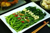 Rau muống xào tỏi muốn xanh giòn cứ cho thêm 1 thứ