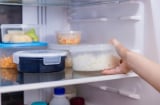 Có nên để cơm nguội thừa vào tủ lạnh?
