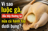 Vì sao luộc gà đầu bếp thường kê nửa củ hành tây dưới bụng?