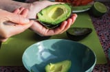 Cách bảo quản bơ để cả tháng vẫn dẻo quánh, vàng đều