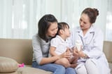 Bé sau ốm ăn kém, sụt cân, cha mẹ nên làm gì để phục hồi dinh dưỡng?