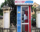 Điện giật tê tay khi rút tiền ở ATM