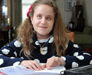 Bé gái mù 10 tuổi phiên dịch cho Nghị viện châu Âu