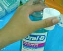 Thu hồi nước súc miệng Oral-B do nhiễm khuẩn
