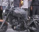 Xe mô tô và xe máy bốc cháy dữ dội trên đường Phạm Hùng