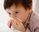 Mùa viêm mũi lại đến, có nên dùng máy để xông mũi họng cho con?