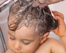 Cùng làm dầu gội tự nhiên chăm sóc tóc mùa đông cho bé yêu các mẹ nhé!