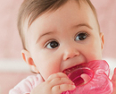 Mẹo giảm bớt khó chịu cho bé khi mọc răng