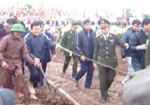Chủ tịch nước Trương Tấn Sang đi cày, gieo hạt