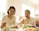 Khi mẹ chồng … ’ghen’ với con dâu