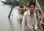 Những ngư phủ lặn tìm xác người trên dòng Hương Giang