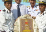 Cờ Tổ quốc bằng gốm lớn nhất Việt Nam tại Trường Sa