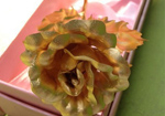 Hoa hồng dát vàng 24k giả tái xuất trong ngày Tình nhân