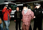 Trung Quốc: Nam thanh niên cắn đứt tay trẻ nhỏ, ông già
