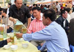 Kêu khó khăn nhưng người Việt tiếp tục uống bia cực khỏe