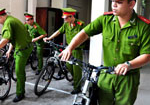 CSGT Hà Nội nên học đi xe đạp để bớt béo bụng