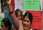 Ấn Độ: Hôn má bạn gái dễ bị tù hơn hiếp dâm