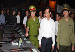 Các thành viên Chính phủ liên tục thăm quân đội, công an