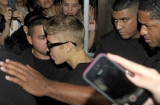 Justin Bieber thác loạn nhà chứa, dẫn 30 cô gái về nhà tiệc tùng