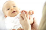 Mát xa cải thiện sức khỏe trẻ sơ sinh