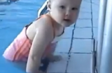 Clip bé chưa đầy 2 tuổi bơi lội như người lớn