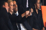 Tổng thống Obama 'tự sướng' trong tang lễ Mandela